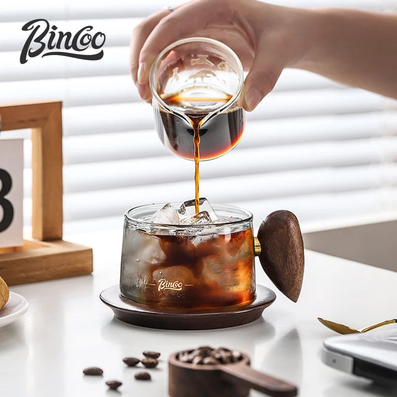 Bincoo Kaffeetasse und Untertasse Set High-End exquisiter Walnuss-Untersetzer mit Löffel-Isolierpad Hochwertige Kaffeeglastasse - GYLDNE GRÆNSE Gourmet Online Shop
