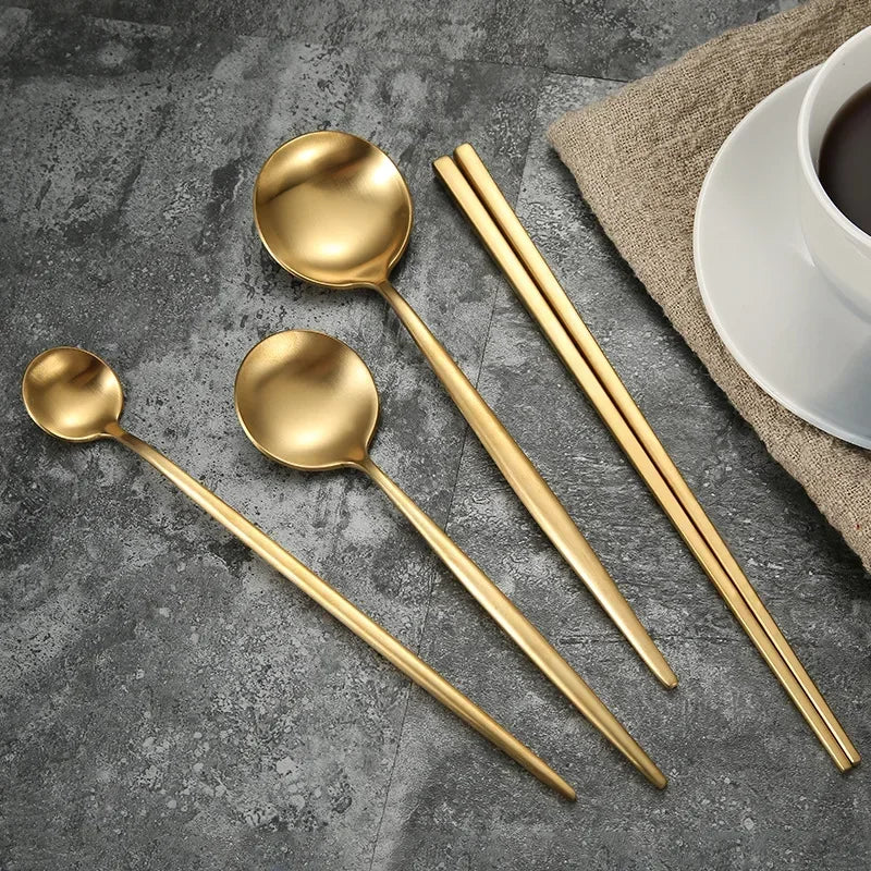 Mattgold 18/10 Edelstahl Luxus Besteck Geschirr Geschirr Messer Löffel Gabel Essstäbchen Besteck Set Spülmaschinenfest - GYLDNE GRÆNSE Gourmet Online Shop