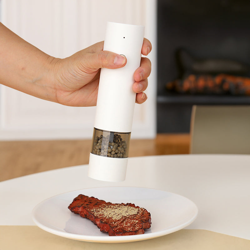 Elektrische Pfeffer- und Meersalzmühle mit USB-Aufladung mit Basis und doppelter Unterstützung für einfaches Aufladen und Verwenden - G﻿YLDNE GRÆNSE Gourmet Online Shop 