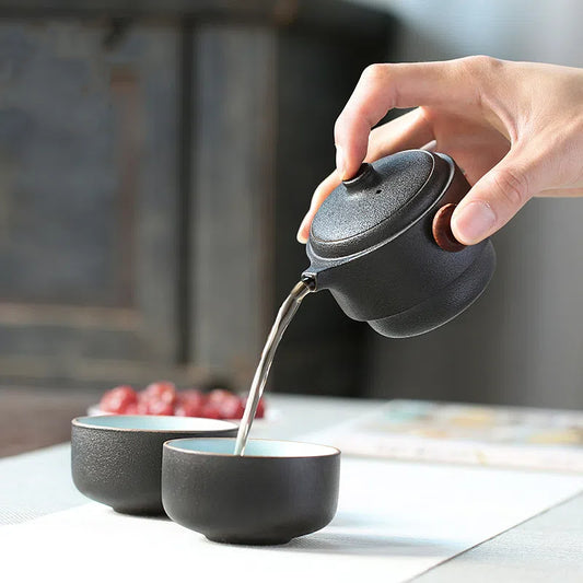 Schwarze Keramik schnelle Gasttasse ein Topf zwei Tassen Haushalt Outdoor Reise Tee Set tragbare Tasche Kung Fu Outdoor tragbare Blase - G﻿YLDNE GRÆNSE Gourmet Online Shop 