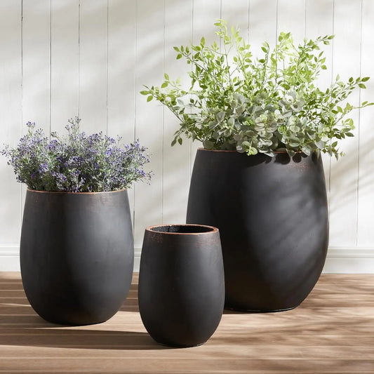 Runde Beton Pflanzgefäß Set mit 3 großen Outdoor-Pflanzgefäßen, schwarz mit goldenem Rand Blumentöpfe mit Abflusslöchern Vase Outdoor - G﻿YLDNE GRÆNSE Gourmet Online Shop 